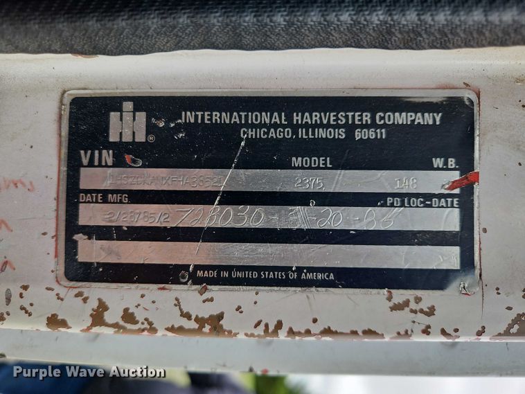 image for item EO7283 1985 International  2375 rollback truck