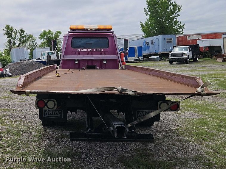 image for item EO7284 1998 International 4700 rollback truck