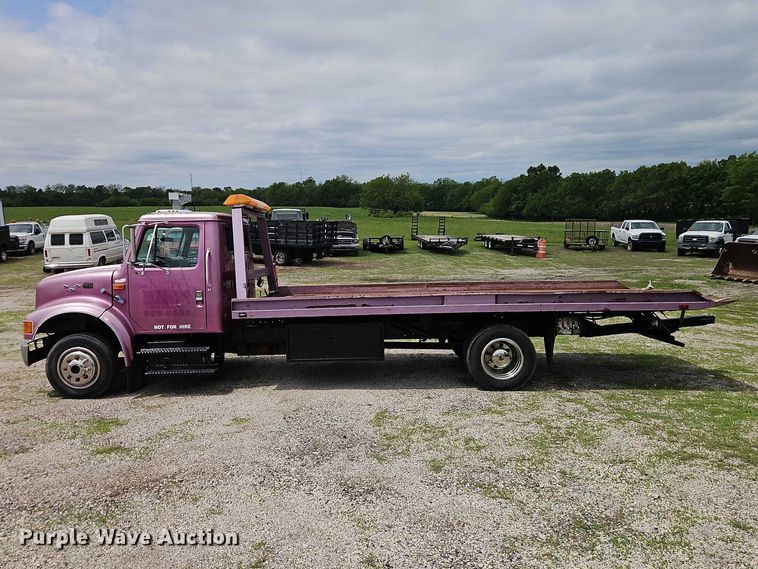 image for item EO7284 1998 International 4700 rollback truck