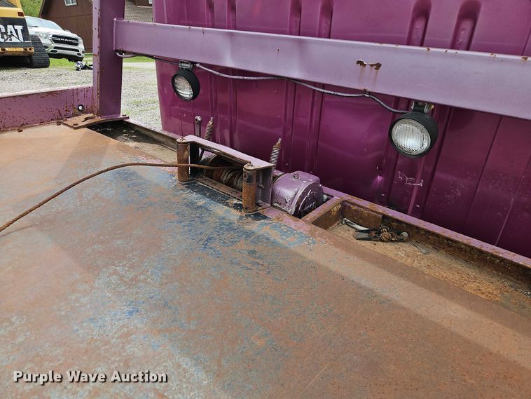 image for item EO7284 1998 International 4700 rollback truck