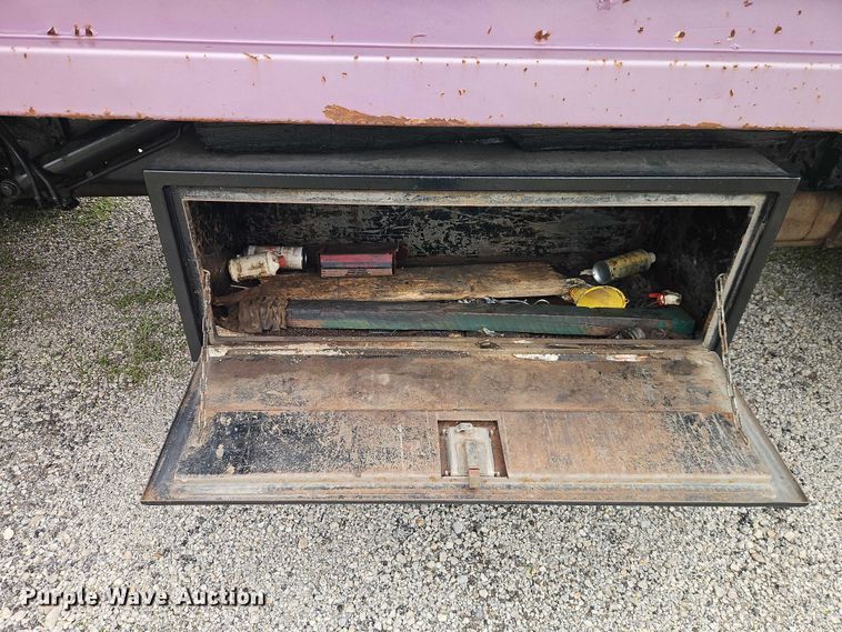 image for item EO7284 1998 International 4700 rollback truck