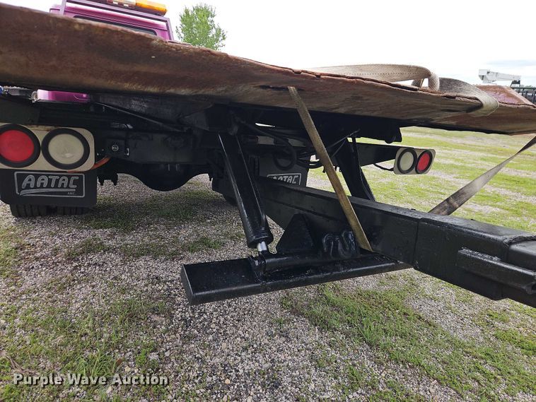 image for item EO7284 1998 International 4700 rollback truck