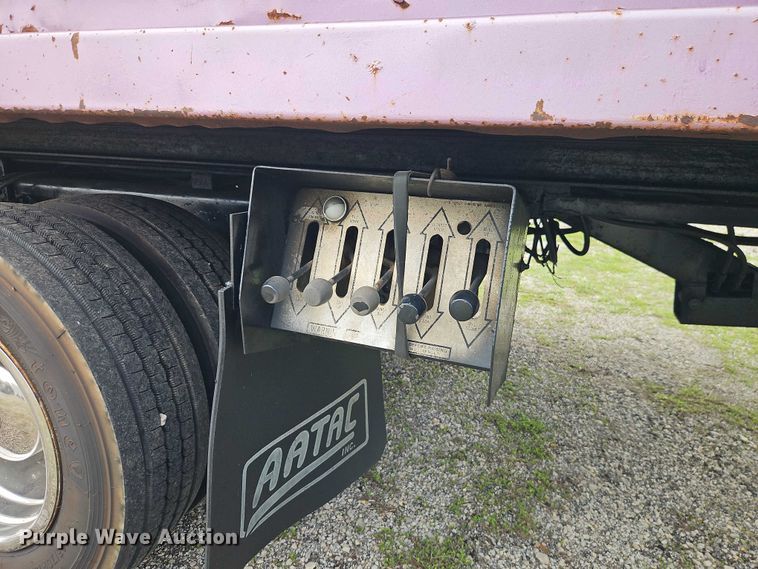 image for item EO7284 1998 International 4700 rollback truck