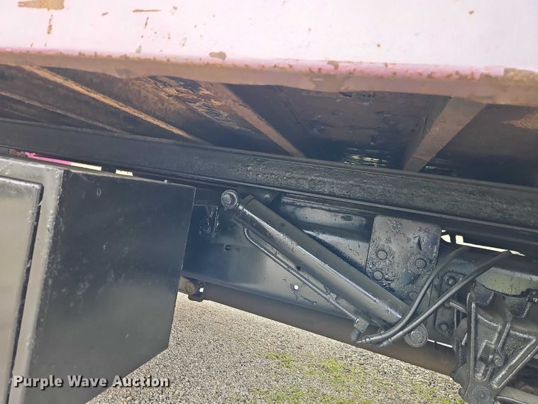 image for item EO7284 1998 International 4700 rollback truck