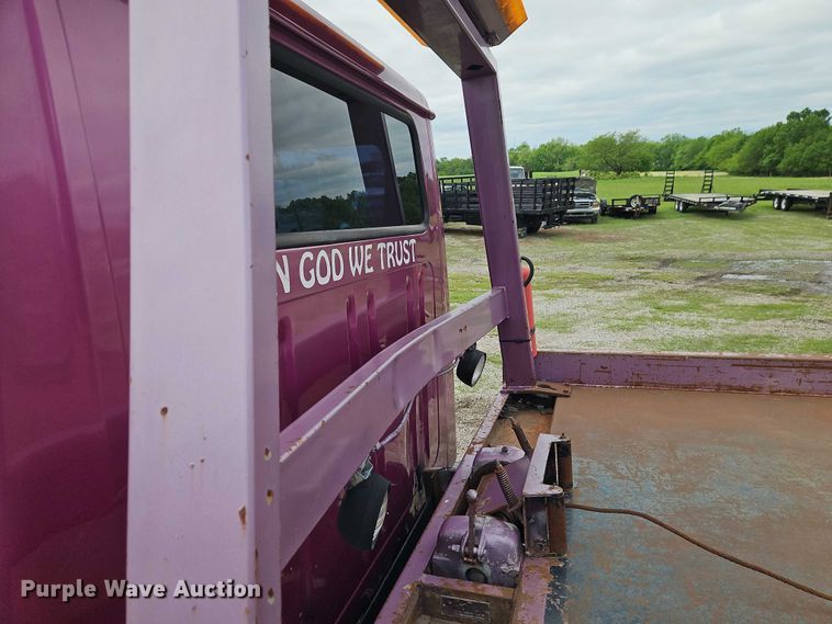image for item EO7284 1998 International 4700 rollback truck