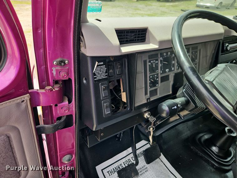 image for item EO7284 1998 International 4700 rollback truck