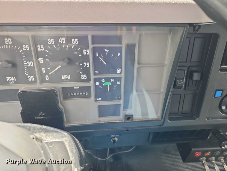 image for item EO7284 1998 International 4700 rollback truck