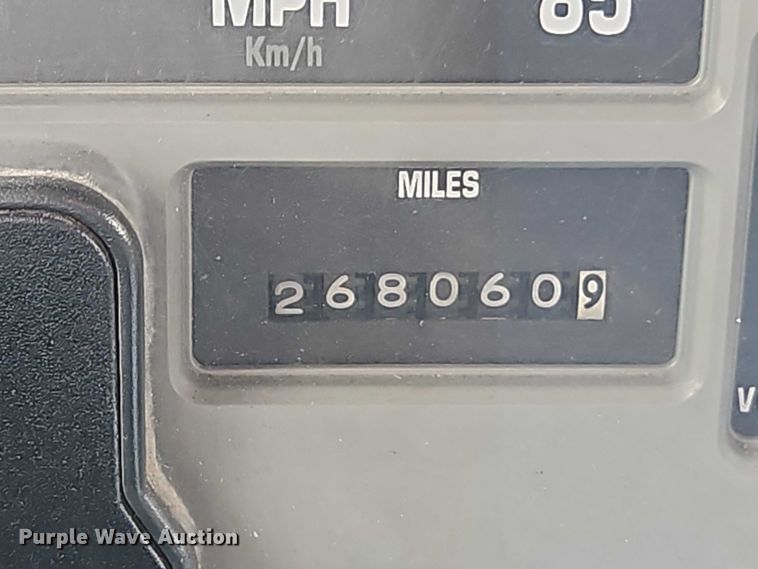 image for item EO7284 1998 International 4700 rollback truck
