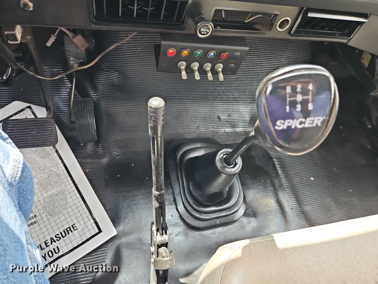 image for item EO7284 1998 International 4700 rollback truck