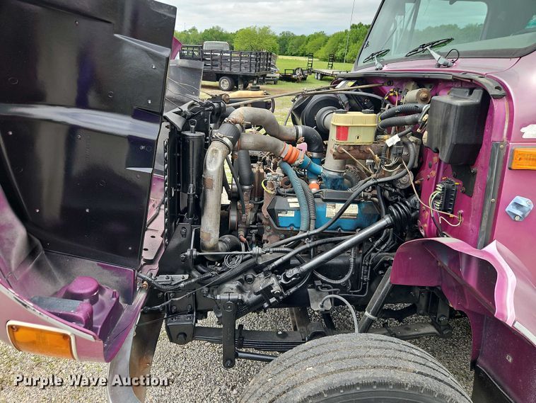image for item EO7284 1998 International 4700 rollback truck