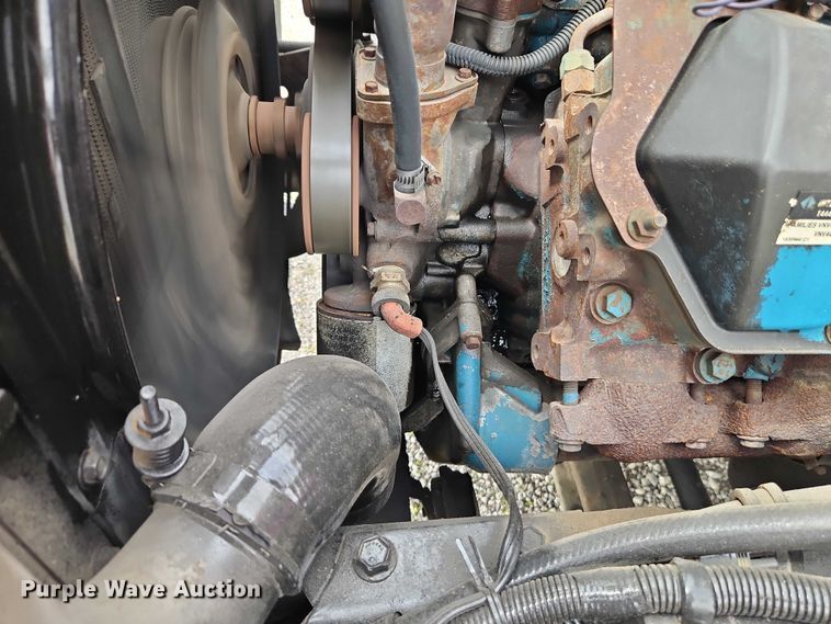 image for item EO7284 1998 International 4700 rollback truck