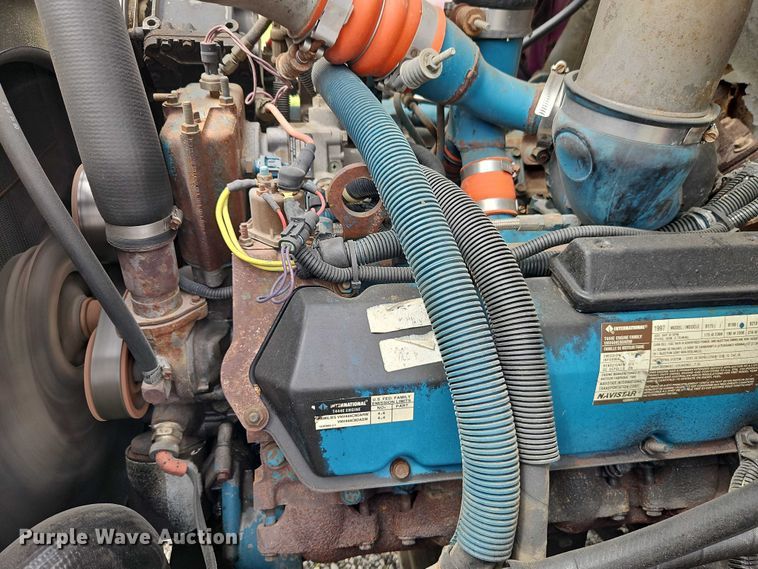 image for item EO7284 1998 International 4700 rollback truck