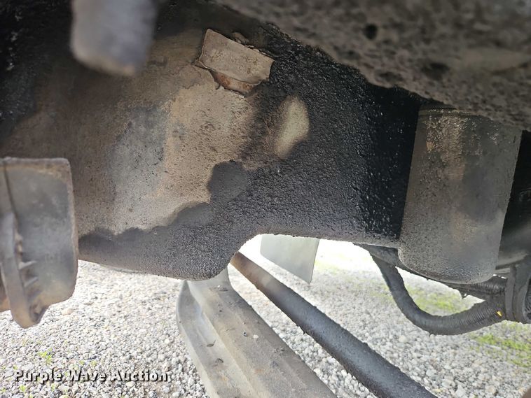 image for item EO7284 1998 International 4700 rollback truck
