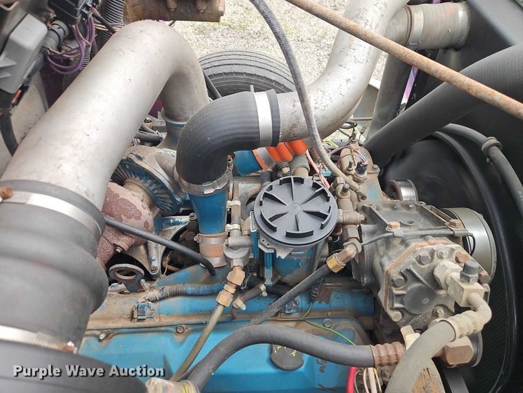 image for item EO7284 1998 International 4700 rollback truck