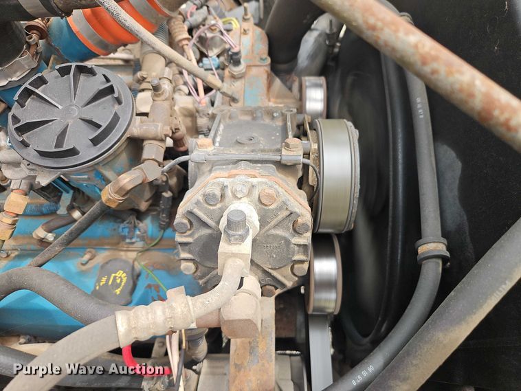 image for item EO7284 1998 International 4700 rollback truck