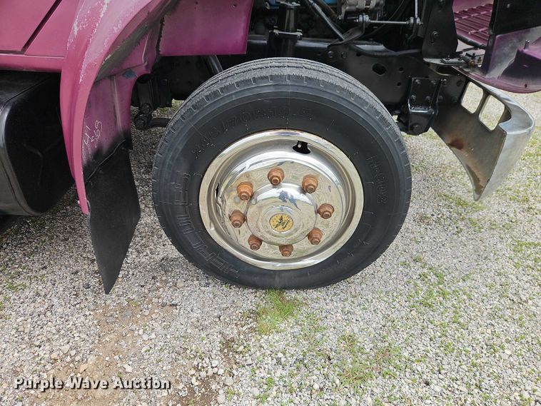 image for item EO7284 1998 International 4700 rollback truck