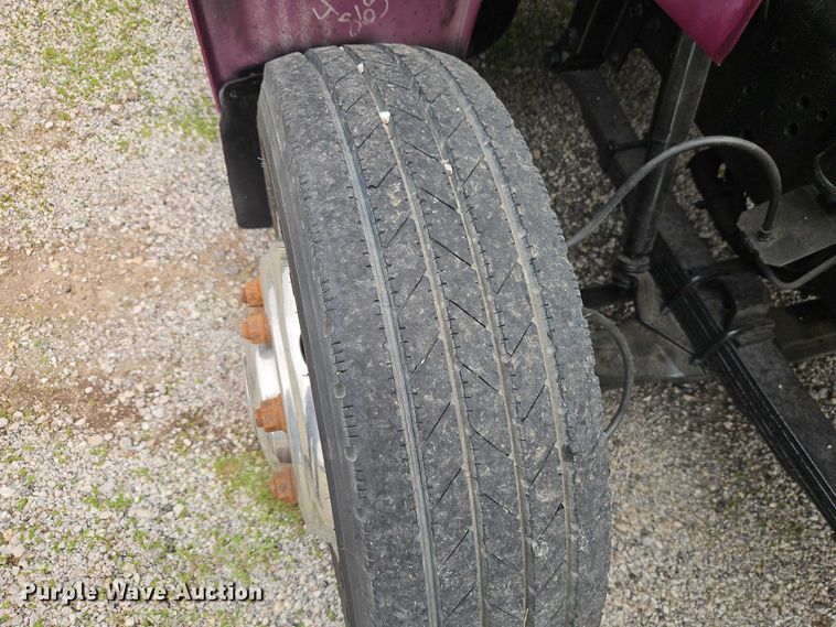 image for item EO7284 1998 International 4700 rollback truck