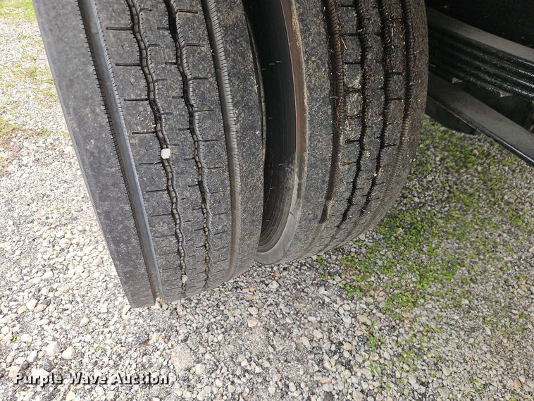 image for item EO7284 1998 International 4700 rollback truck