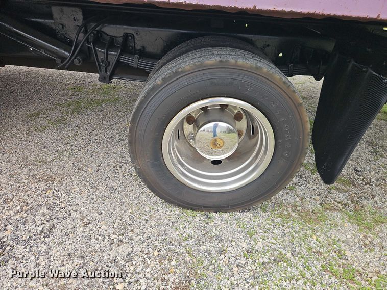 image for item EO7284 1998 International 4700 rollback truck