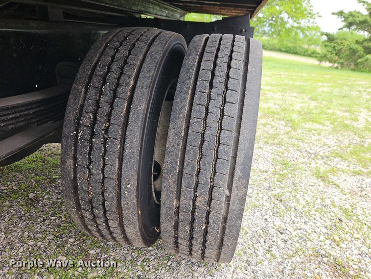 image for item EO7284 1998 International 4700 rollback truck