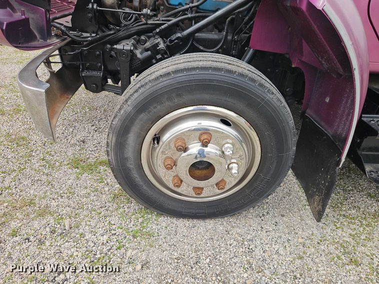 image for item EO7284 1998 International 4700 rollback truck