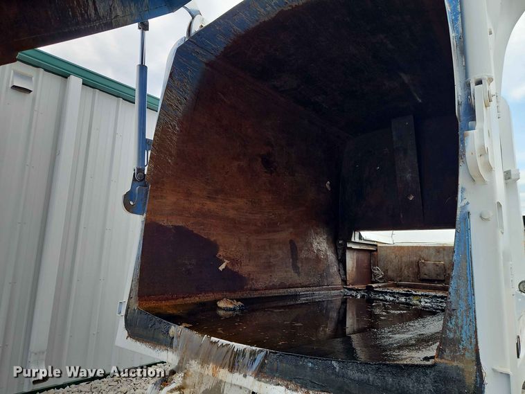 image for item EO8507 2013 Crane Carrier Low Entry refuse truck