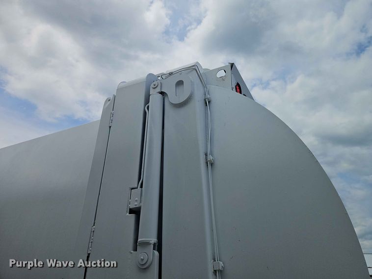 image for item EO8507 2013 Crane Carrier Low Entry refuse truck