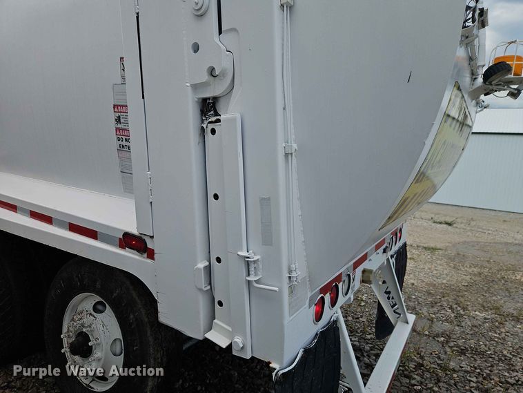 image for item EO8507 2013 Crane Carrier Low Entry refuse truck