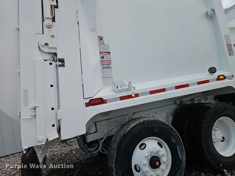image for item EO8507 2013 Crane Carrier Low Entry refuse truck