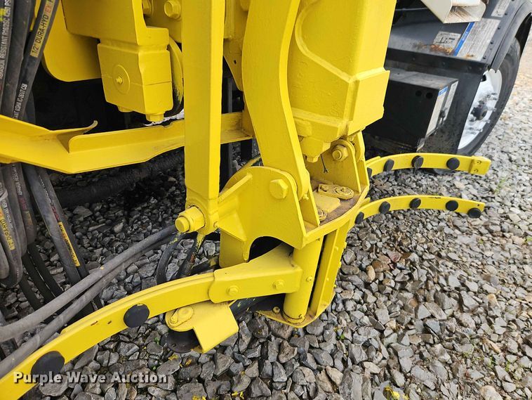 image for item EO8507 2013 Crane Carrier Low Entry refuse truck