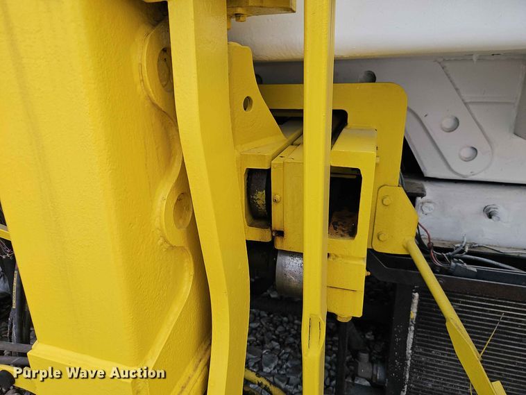 image for item EO8507 2013 Crane Carrier Low Entry refuse truck
