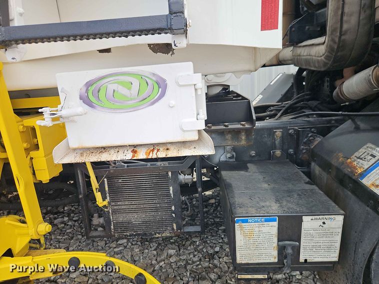 image for item EO8507 2013 Crane Carrier Low Entry refuse truck