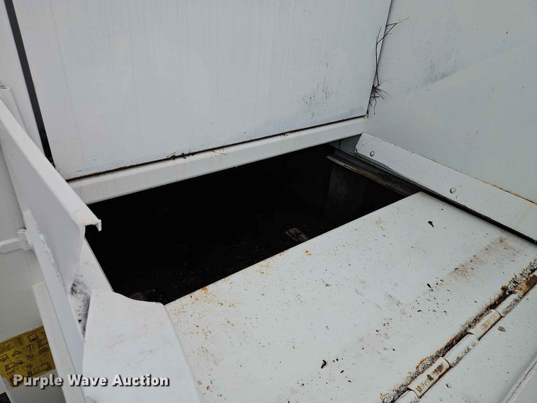 image for item EO8507 2013 Crane Carrier Low Entry refuse truck