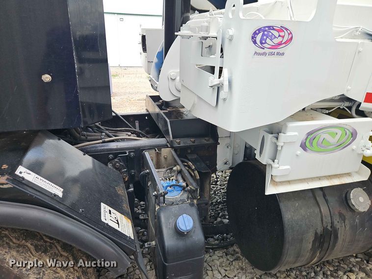 image for item EO8507 2013 Crane Carrier Low Entry refuse truck