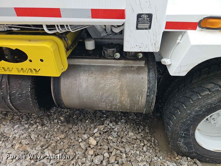 image for item EO8507 2013 Crane Carrier Low Entry refuse truck