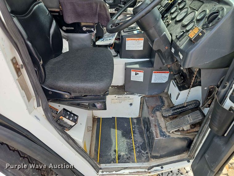 image for item EO8507 2013 Crane Carrier Low Entry refuse truck