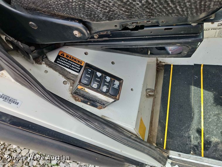 image for item EO8507 2013 Crane Carrier Low Entry refuse truck