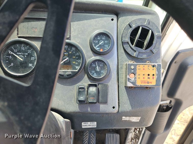 image for item EO8507 2013 Crane Carrier Low Entry refuse truck