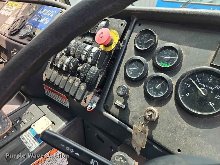 image for item EO8507 2013 Crane Carrier Low Entry refuse truck