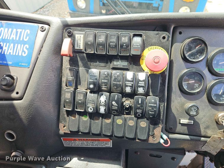 image for item EO8507 2013 Crane Carrier Low Entry refuse truck