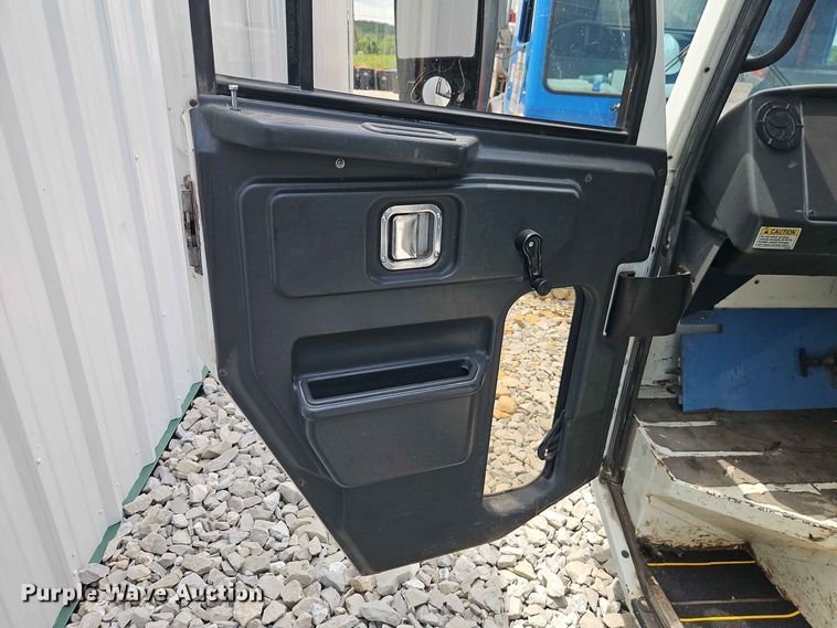 image for item EO8507 2013 Crane Carrier Low Entry refuse truck