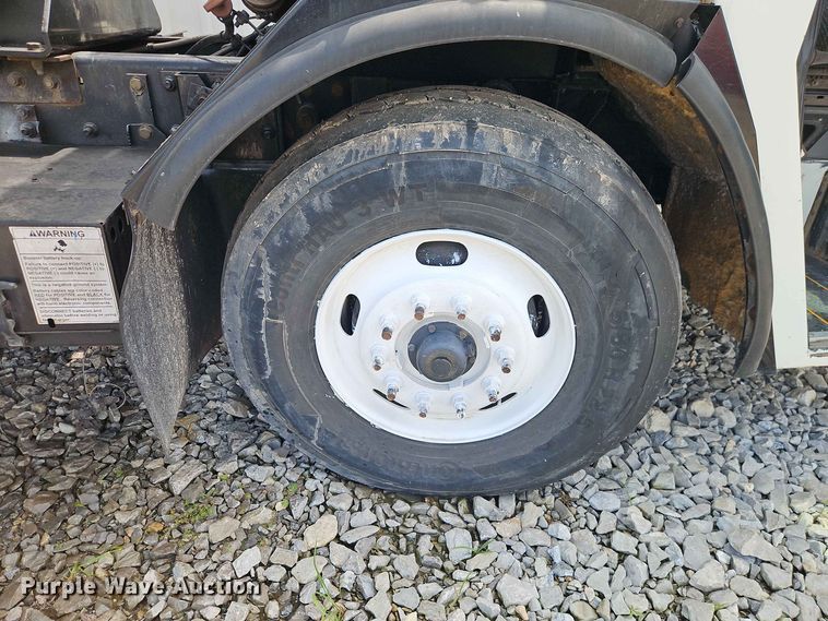 image for item EO8507 2013 Crane Carrier Low Entry refuse truck