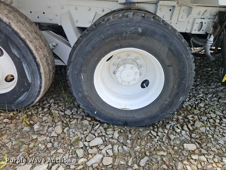 image for item EO8507 2013 Crane Carrier Low Entry refuse truck