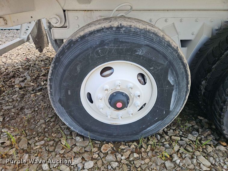 image for item EO8507 2013 Crane Carrier Low Entry refuse truck