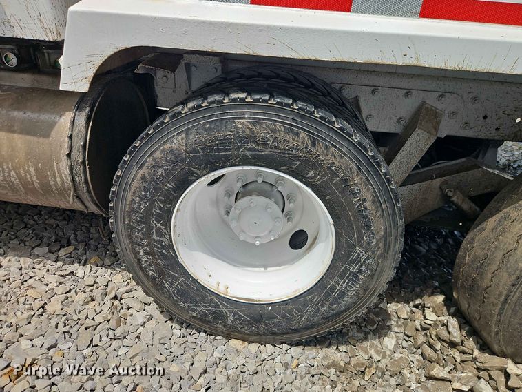 image for item EO8507 2013 Crane Carrier Low Entry refuse truck
