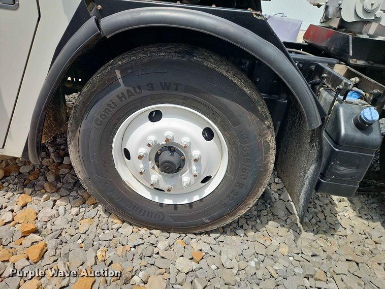 image for item EO8507 2013 Crane Carrier Low Entry refuse truck