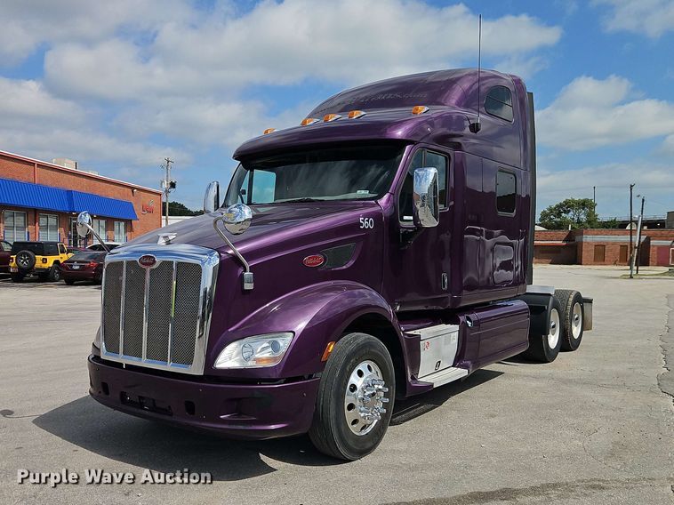 image for item EO8546 2015 Peterbilt 587 semi truck