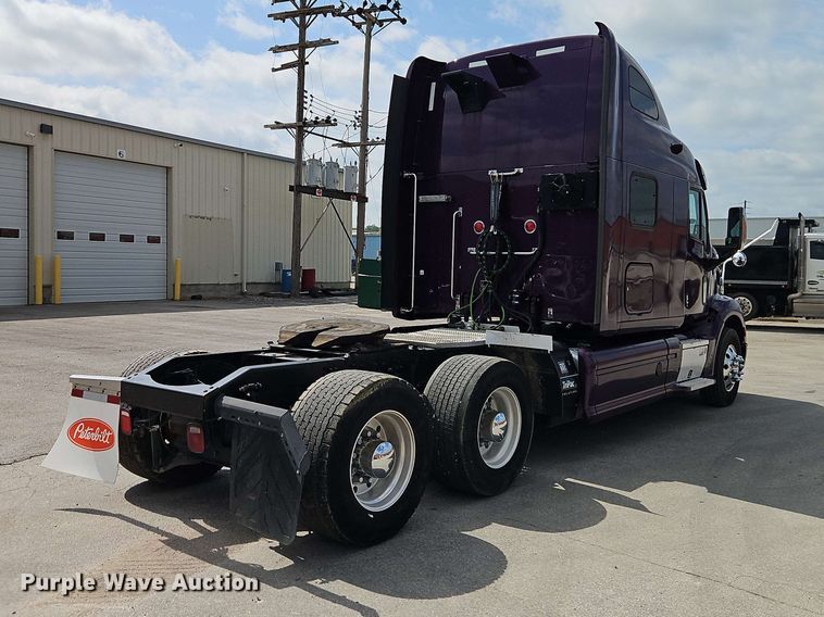 image for item EO8546 2015 Peterbilt 587 semi truck