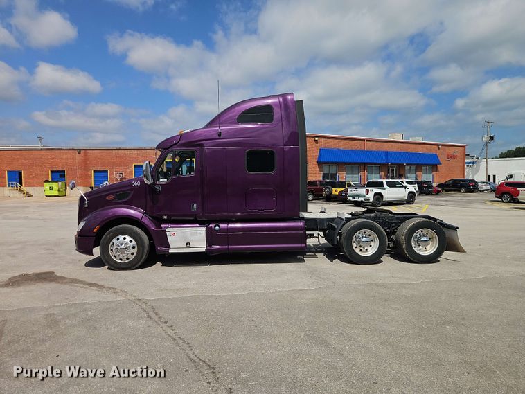 image for item EO8546 2015 Peterbilt 587 semi truck