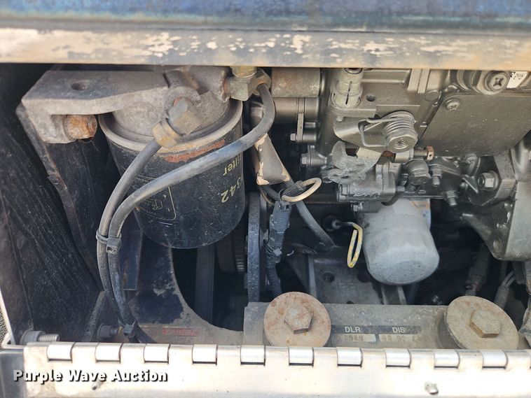 image for item EO8546 2015 Peterbilt 587 semi truck